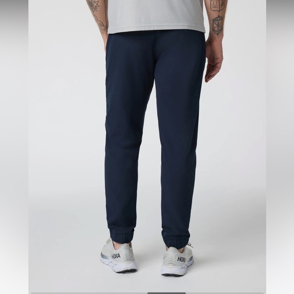 Vuori Transit Jogger in Ink - Picture 3 of 11